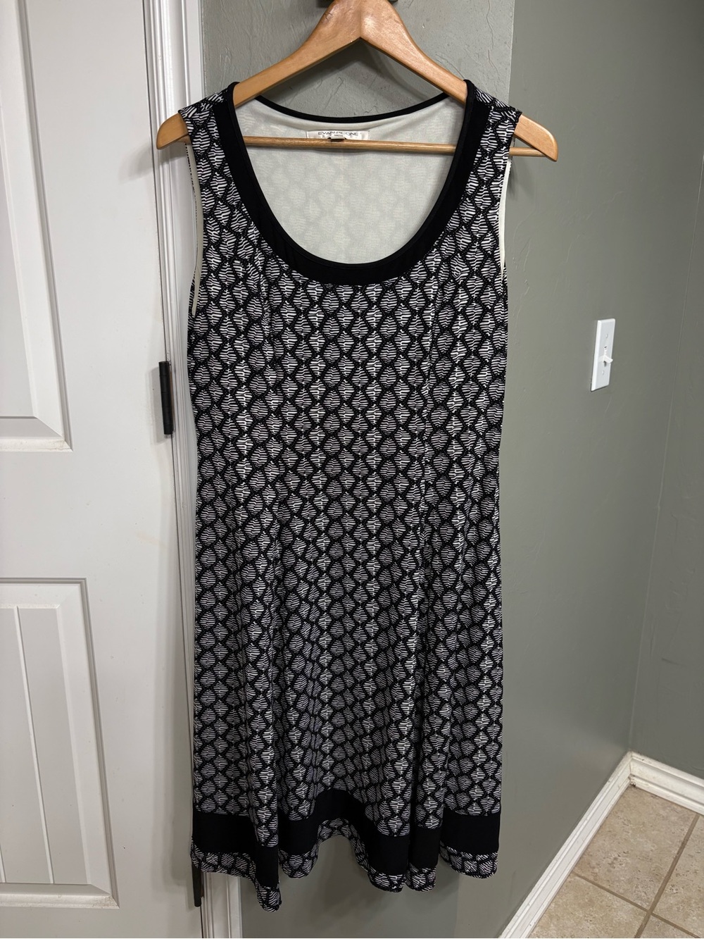 Evan Picone Black & White Sleeveless Midi Dress